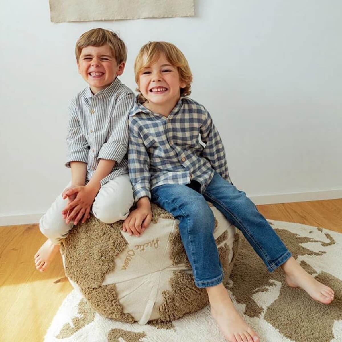 Pouf 45x50cm WELTKARTE Rugcycled Lorena Canals