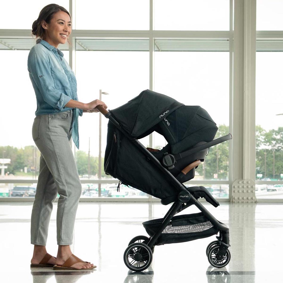 Pousette TRVL Nuna caviar