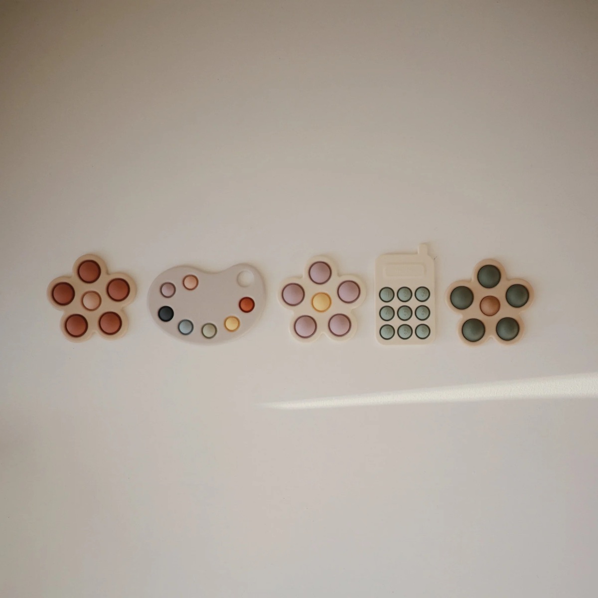 Presse Spielzeug Telefon Mushie Blush     