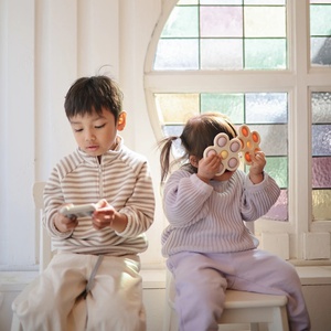 Presse Spielzeug Telefon Mushie Getrockneter Thymian Natürlicher Streusand 