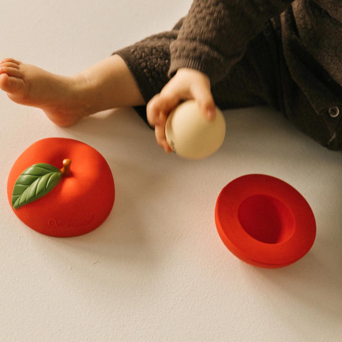 Quietschball-Stapelspielzeug Apple Oli and Carol 