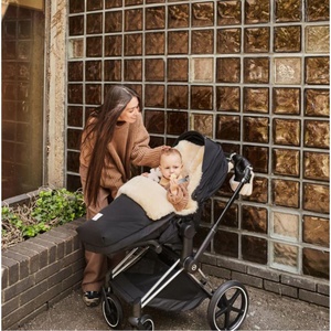 Schaffell-Fußsack PUFFMUFF Binibamba black milk