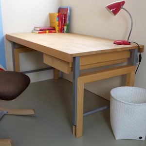 Schreibtisch ZIGGY de Breuyn aus massiver Buche in Ausführung natürlich - Metall grau 