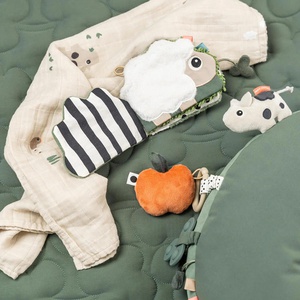 Sensory baby book Tiny farm Done by deer Colour mix