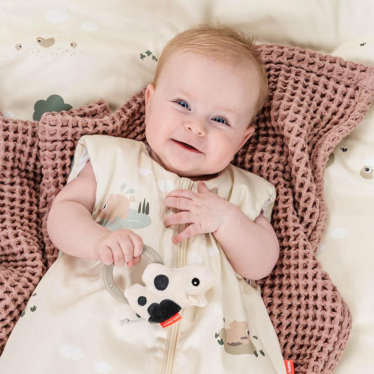 Sensory rattle w/teether Dotti Done by deer Sand