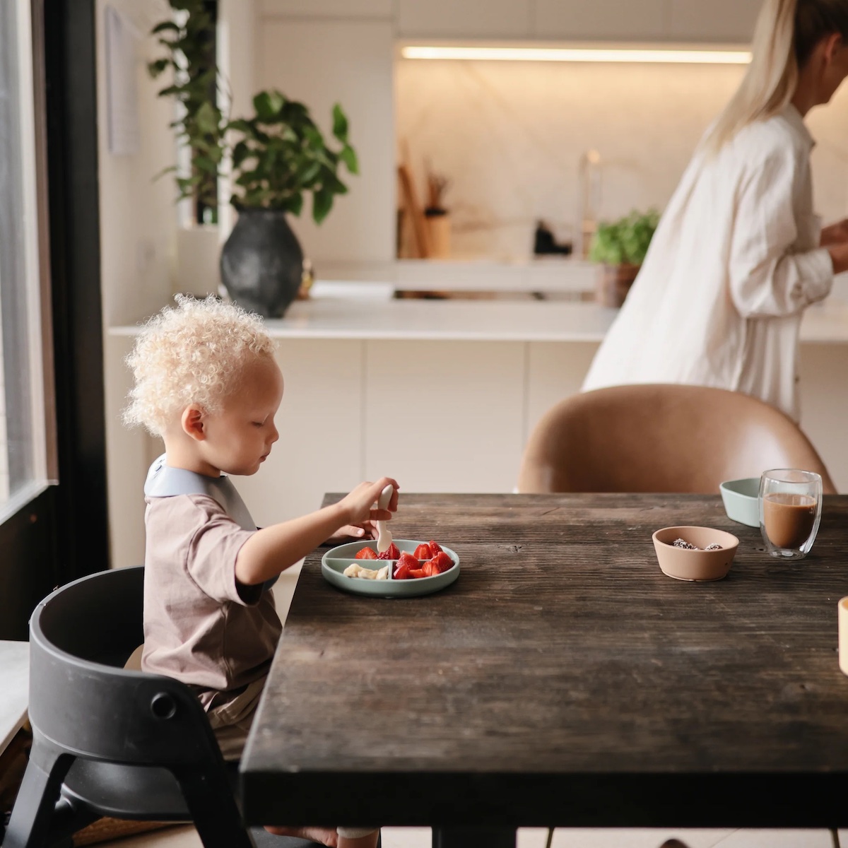 Silikon-Lätzchen Mushie Retro Cars