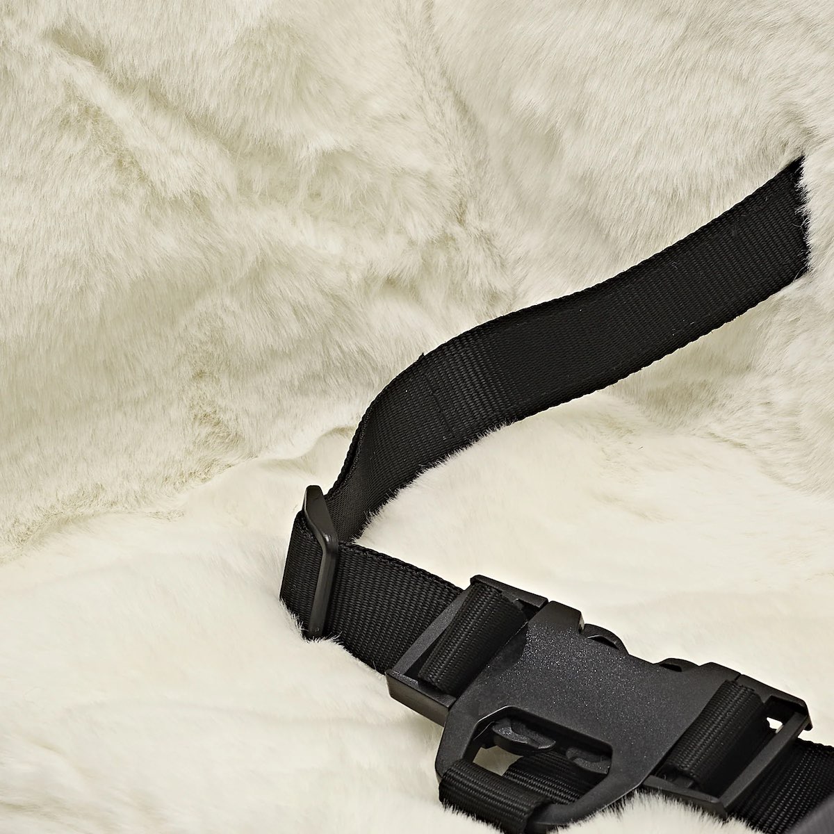 Sitzgehäuse Veer aus Naturleder, weiß-schwarz