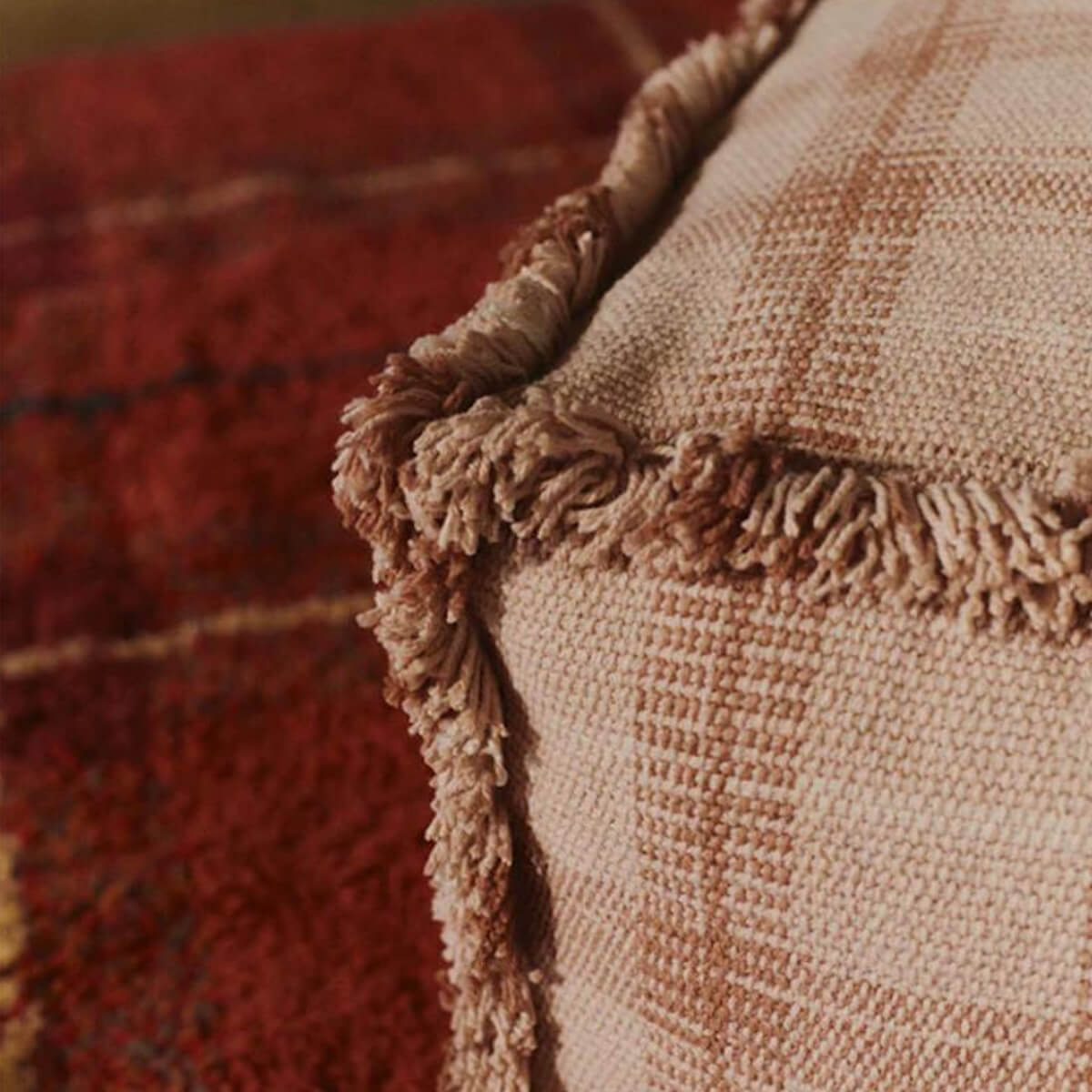 Sitzkissen 40x40x20cm HANDLOOM Wouf wouf Lorena Canals rose