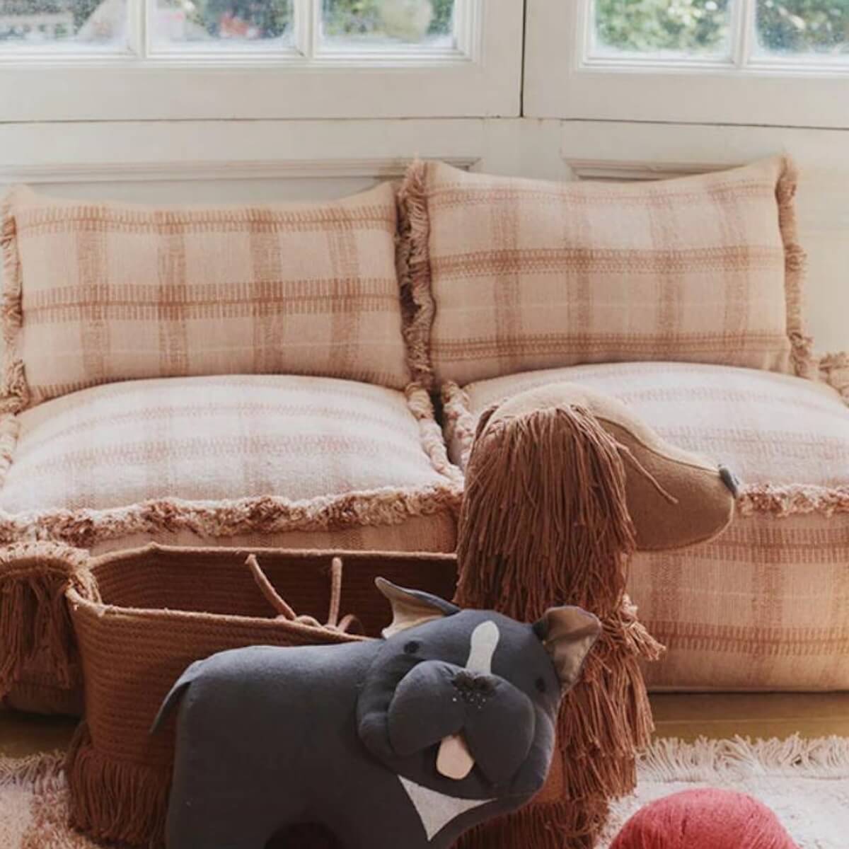 Sitzkissen 40x40x20cm HANDLOOM Wouf wouf Lorena Canals rose