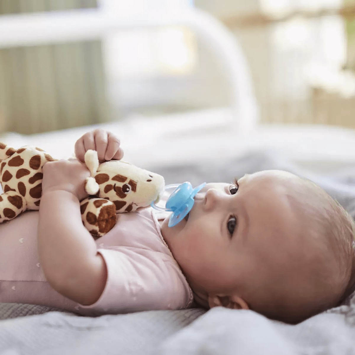 SNUGGLE Schnuller-/Deckenhalter Avent Giraffe