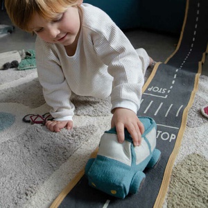 Soft toy Ride & Roll Safari Jeep: 
12 x 20 x 14 cm
Road: 
20 x 400 cm Lorena Canals