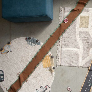 Soft toy Ride & Roll Safari Jeep: 
12 x 20 x 14 cm
Road: 
20 x 400 cm Lorena Canals