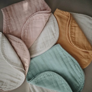 Spucktuch Mushie Roman Blush Fog   