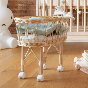 Stubenwagen aus Weide