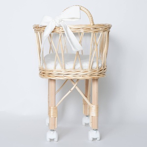 Stubenwagen aus Weide