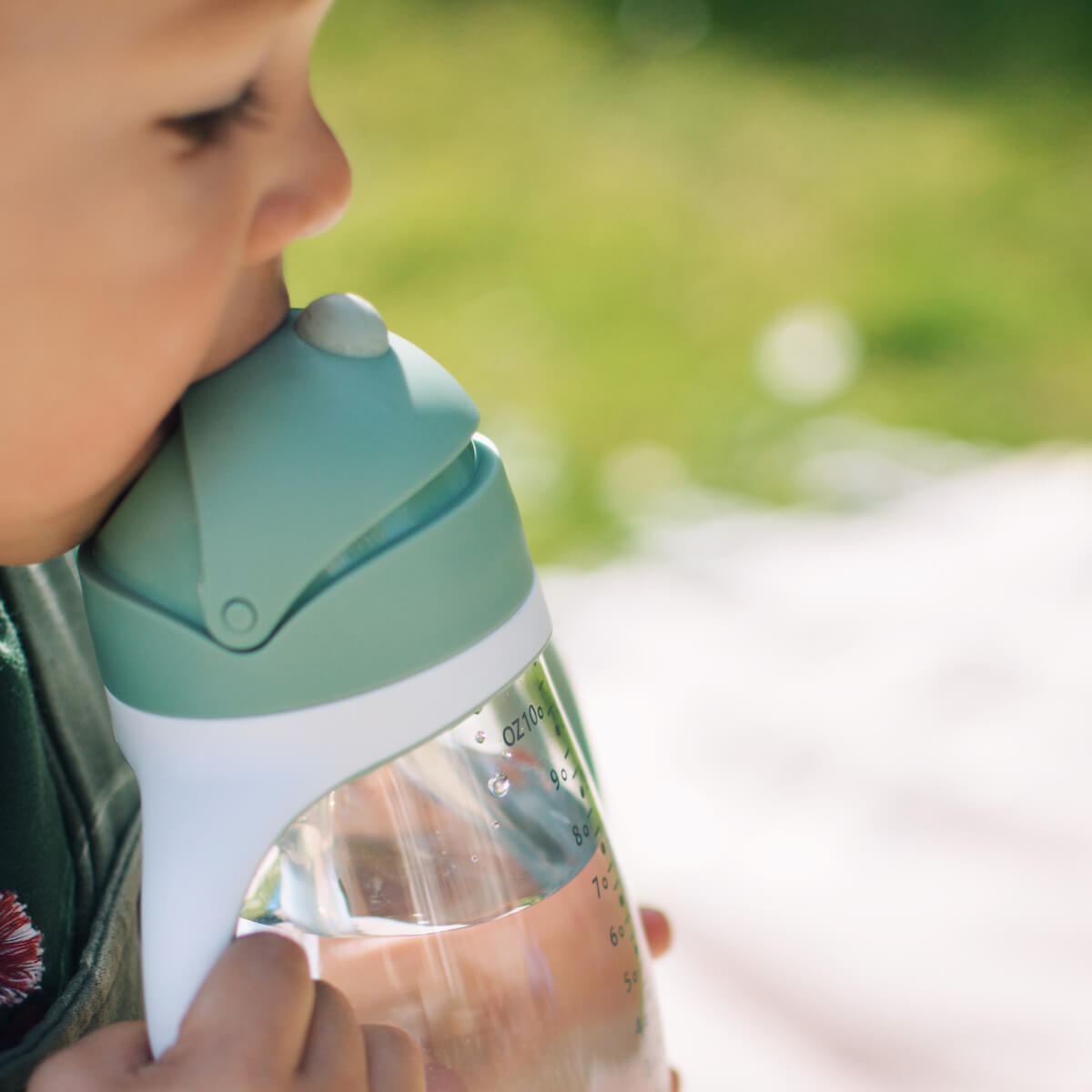 Taza con pajita 300ml Beaba verde salvia