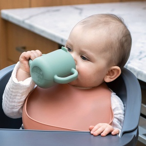 Taza silicona aprendizaje Beaba verde salvia