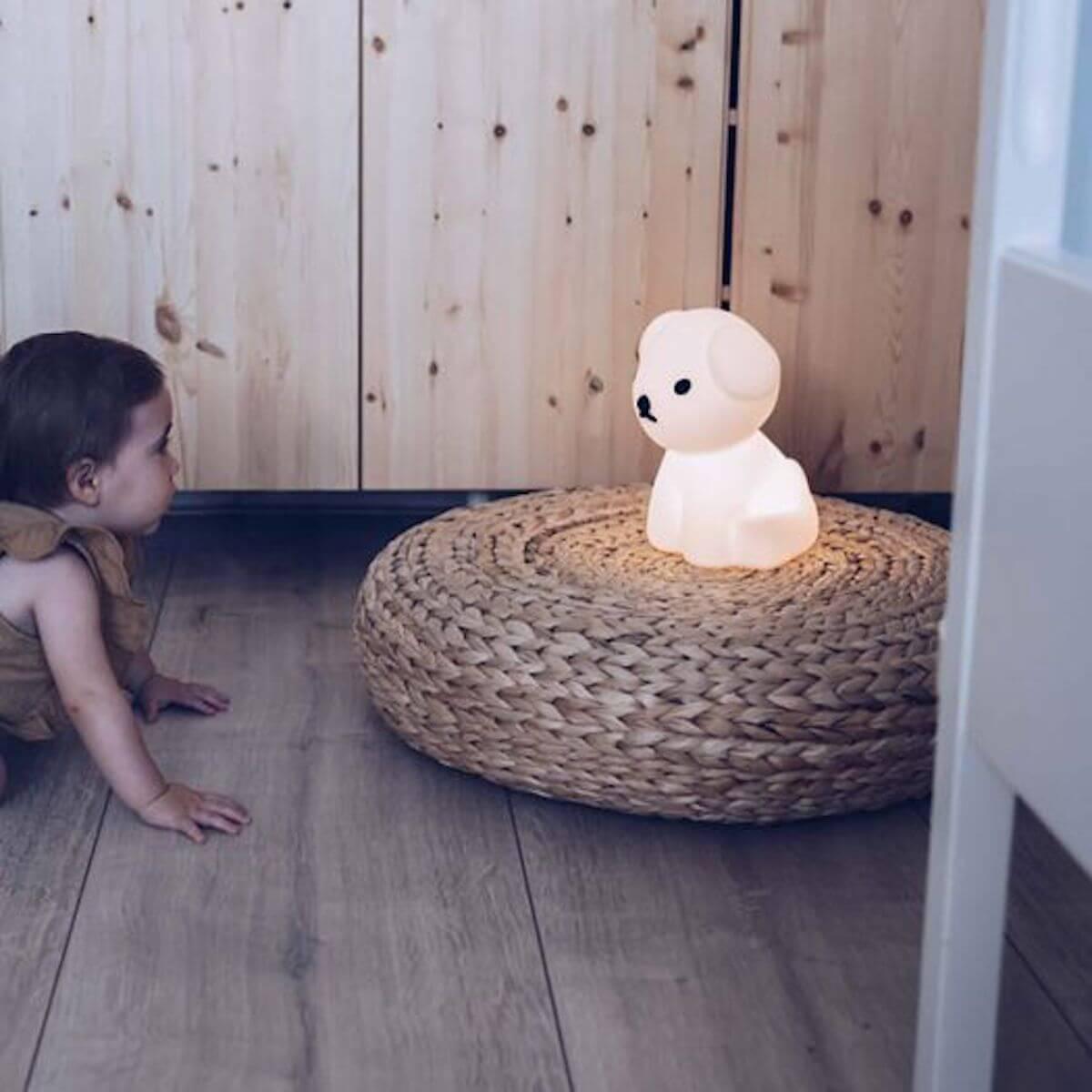 Tischlampe SNUFFY FIRST LIGHT Mr. Maria weiß