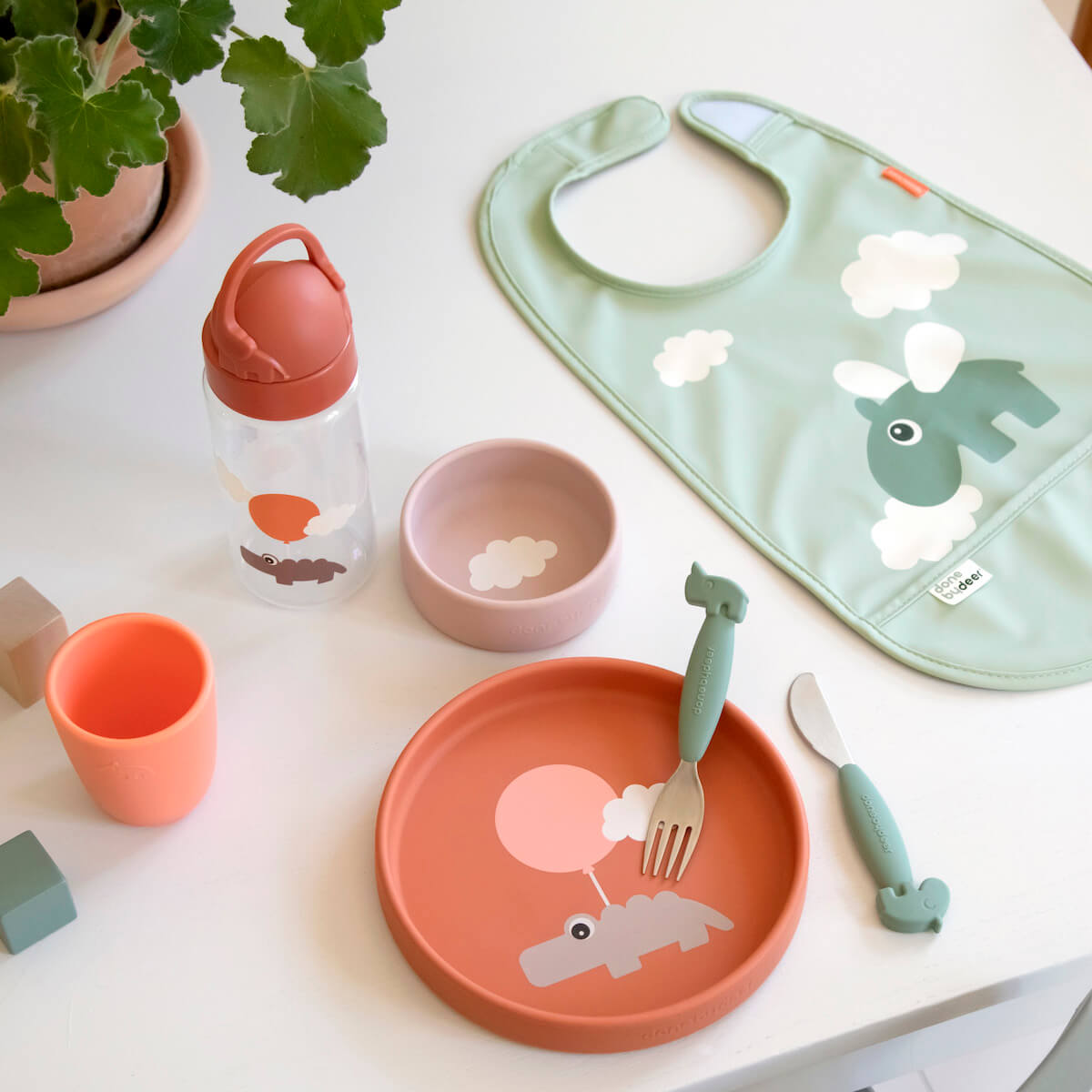 Trinkflasche mit Strohhalm Done von Deer Papaya