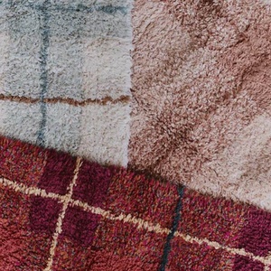 Waschbarer Teppich 140x190cm TARTAN Wouf wouf Lorena Canals rose