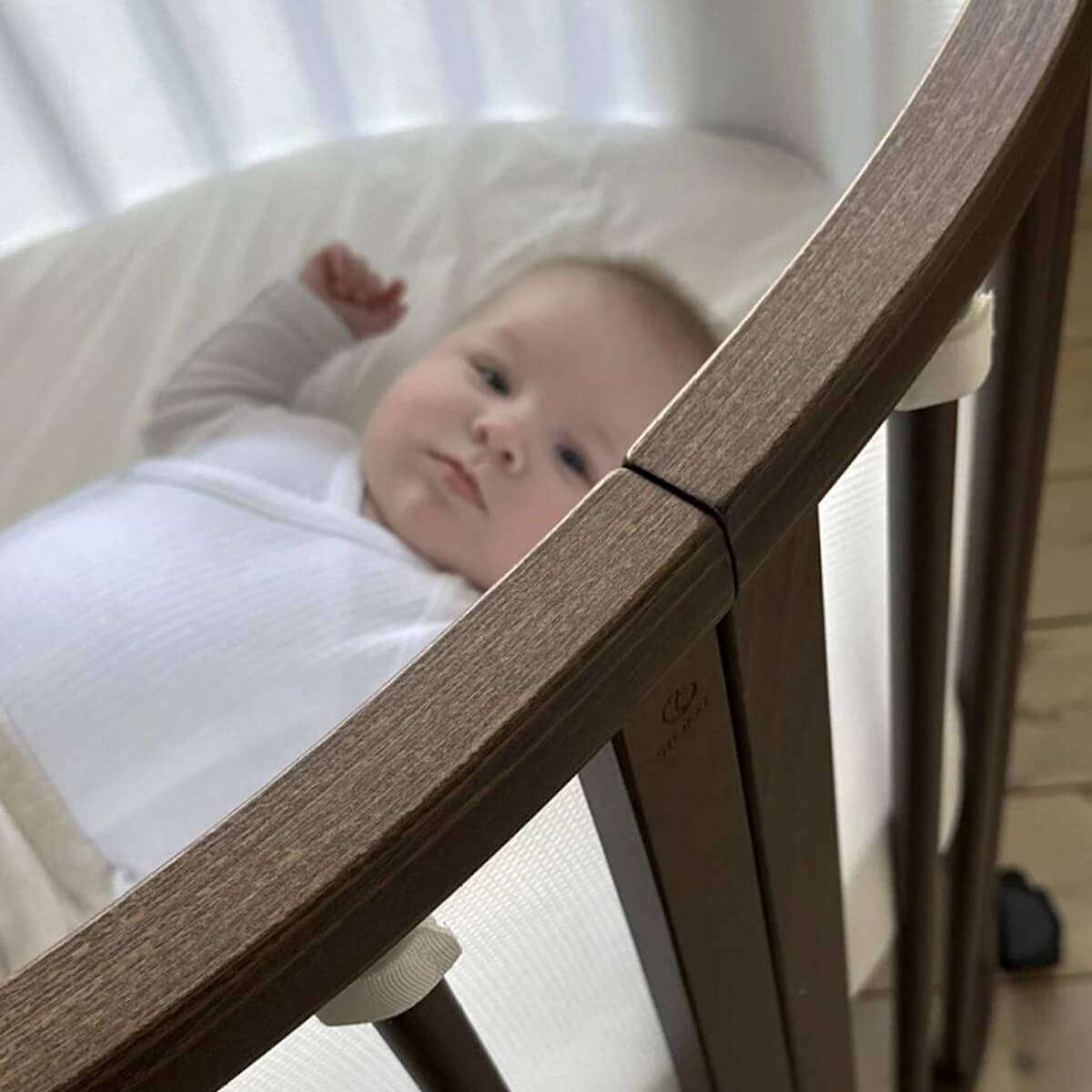 Wiege-Bett Mini SLEEPI V3 Stokke warm brown