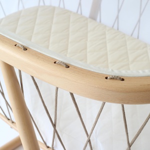 Wiege KUMI Kordel Haselnuss Charlie Crane Schaumstoffmatratze